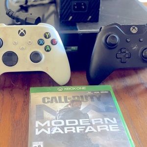 Xbox1 that comes with 2 controllers,call of dutyCold War&modernwarfare,gta